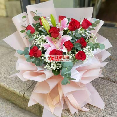 龙岩11朵红玫瑰百合，全世界里只有一个你